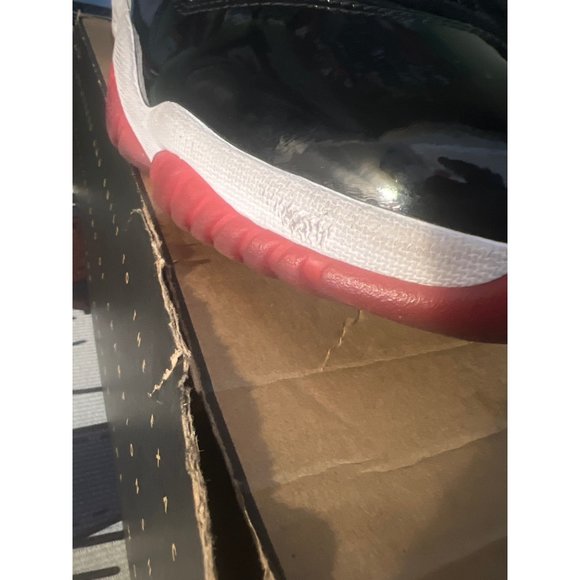 Preloved Jordan Retro 11 Bred SZ9 - Picture 11 of 16